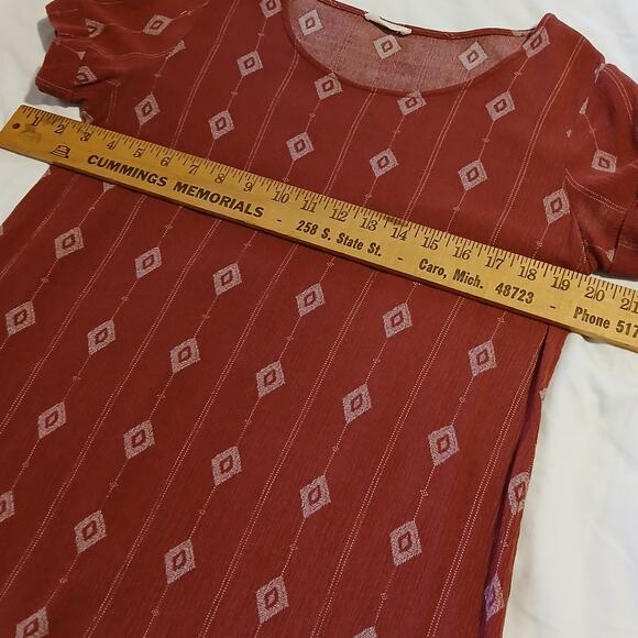 Yellow Chair tunic rust/red colored with diamond details in white s/m sh slv - Picture 5 of 9